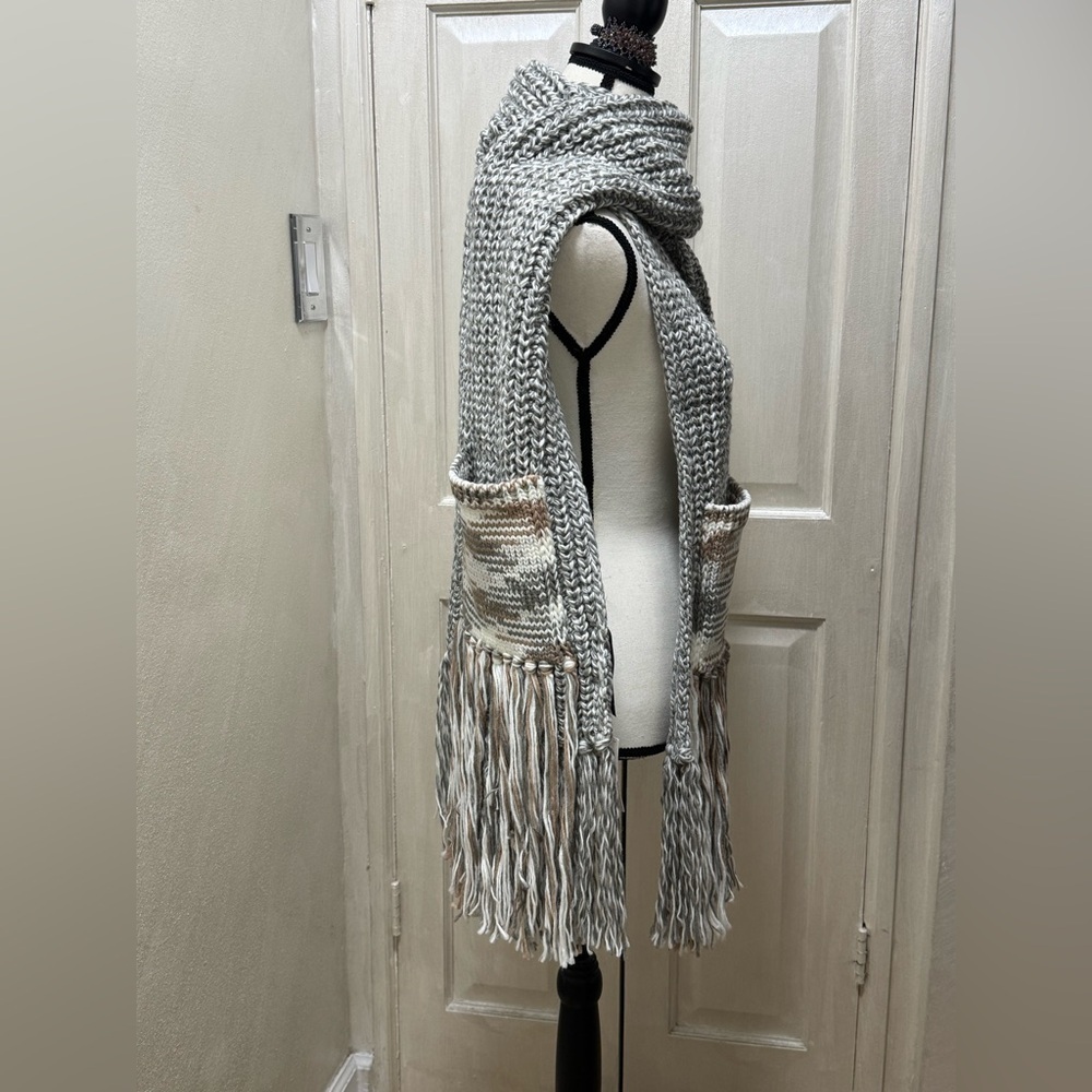 Anthropologie Fringed Pockets Knit Boho Scarf Grey/Beige - Picture 6 of 12